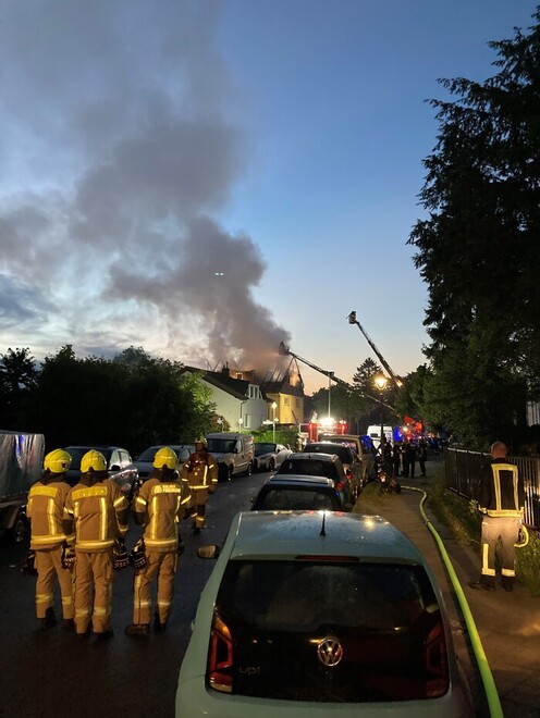 Brandbekämpfung über zwei Drehleitern