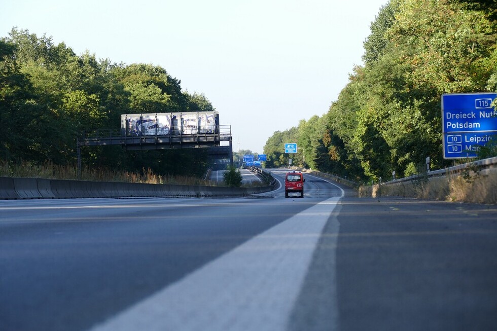 Verkehrswege, wie die bekannte BAB A 115 AVUS sowie mehrere Straßen- und Schienenwege mussten gesperrt werden.