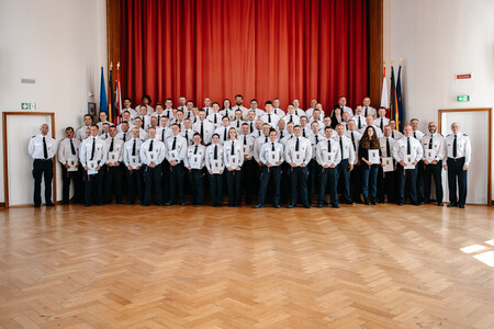 Mitarbeiterinnen und Mitarbeiter auf einem Gruppenfoto