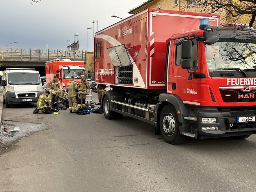 Abrollbehälter Atemschutz und Gerätewagen Hygiene