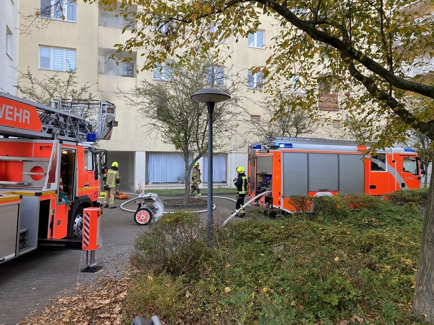 DLK in Anleiterbereitschaft und Wasserführendes LHF