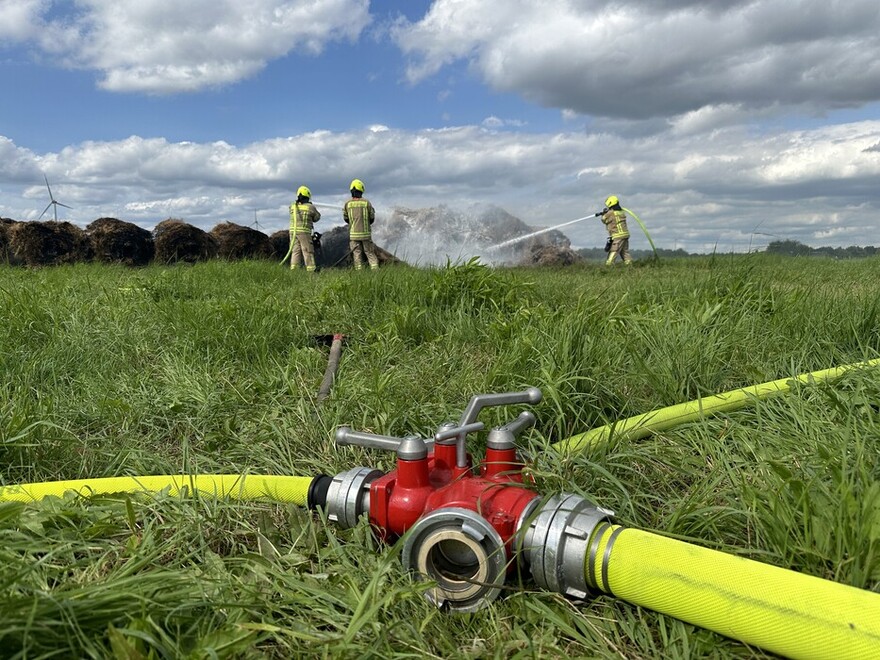 Einsatzkräfte bei der Arbeit