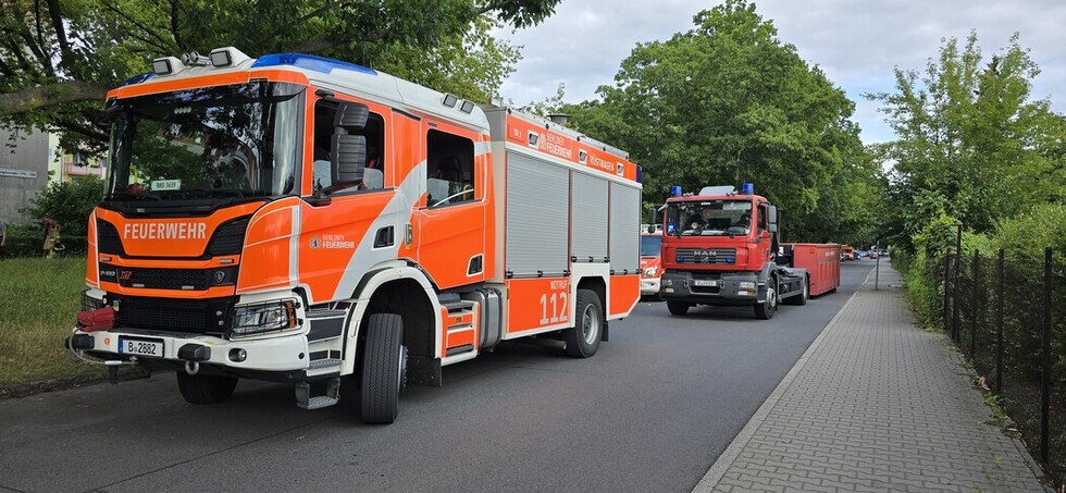 Rüstwagen 3 und Abrollbehälter Be- und Entlüften