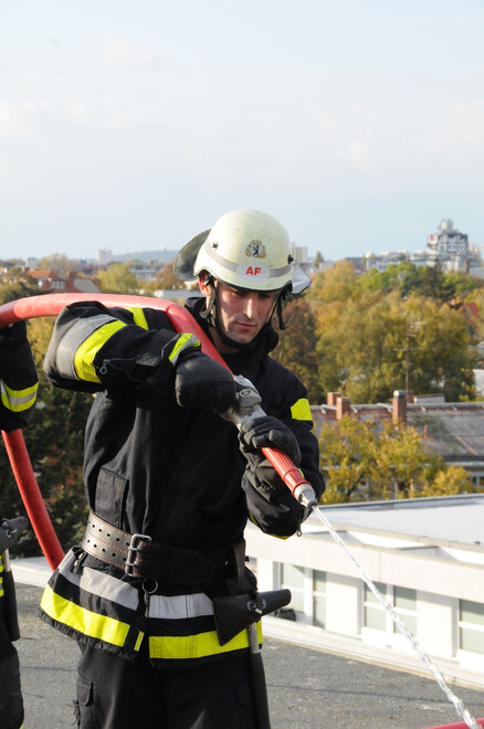 Azubi im Löscheinsatz