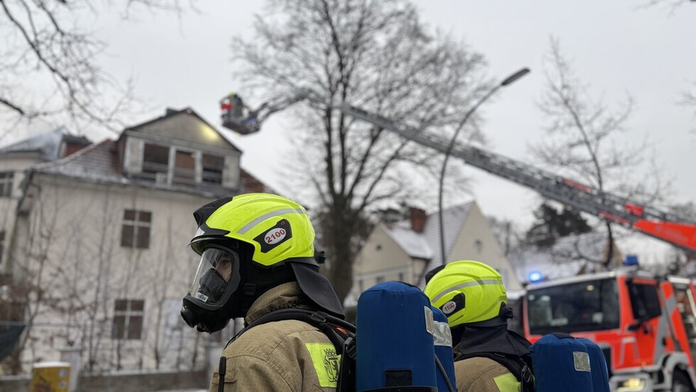 Atemschutztrupp vor der Einsatzstelle