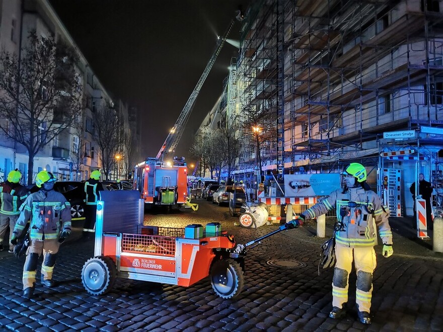 Einsatzstelle - Elektro-Schaummitteltransportwagen