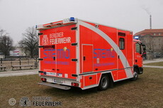 Stroke-Einsatz-Mobil STEMO, schräg von hinten Beifahrerseite