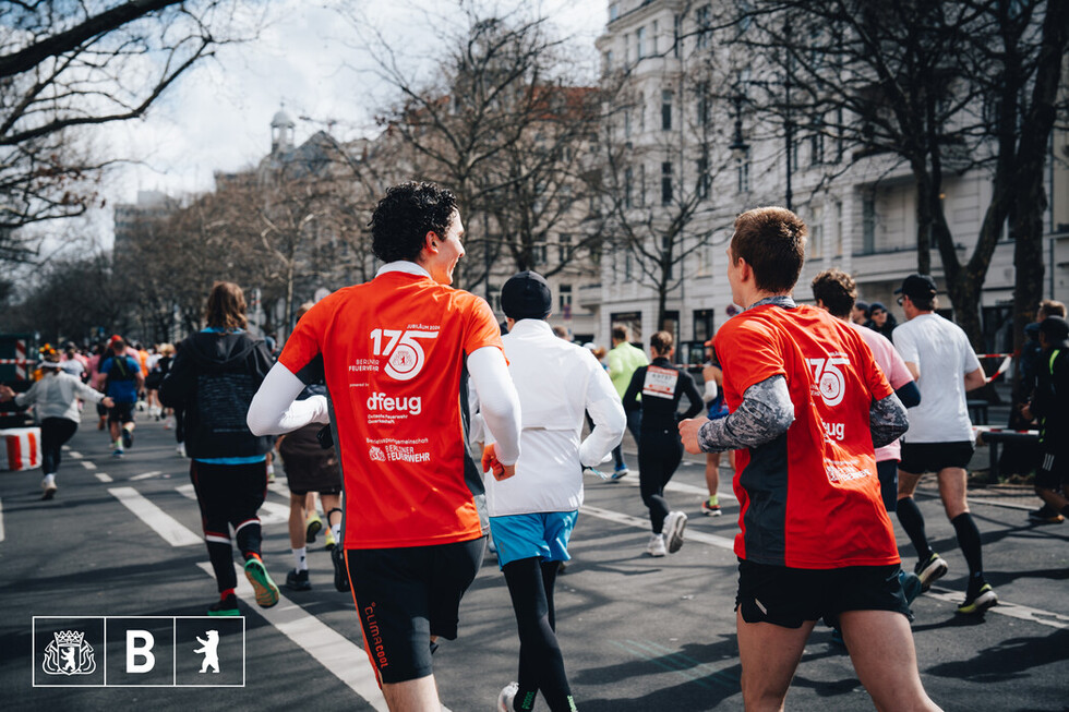Berliner Halbmarathon – Die Berliner Feuerwehr mittendrin