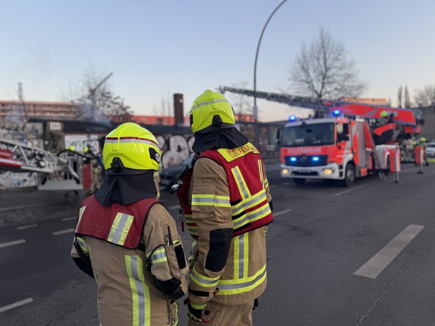Staffelführer vor der Einsatzstelle Staffelführer vor der Einsatzstelle