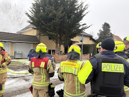 Einsatzleitung vor der Einsatzstelle