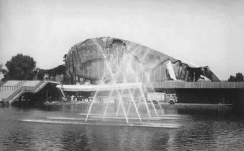 Springbrunnen vor Kongresshalle