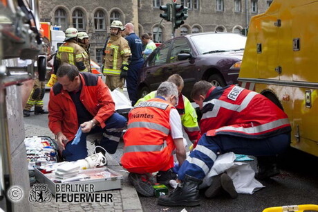 Rettungsdienst versorgt Notfallpatienten