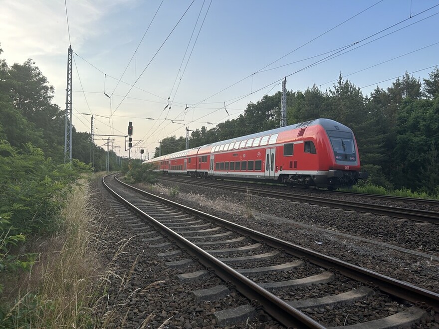 Liegengebliebener Regionalzug (Doppelstockzug)