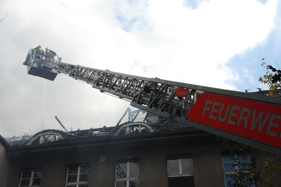 Löscharbeiten über DLK