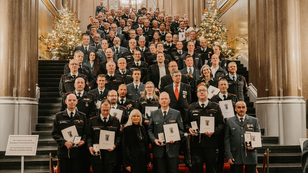 Verleihung des goldenen Feuerwehr- und Katastrophenschutz-Ehrenzeichens