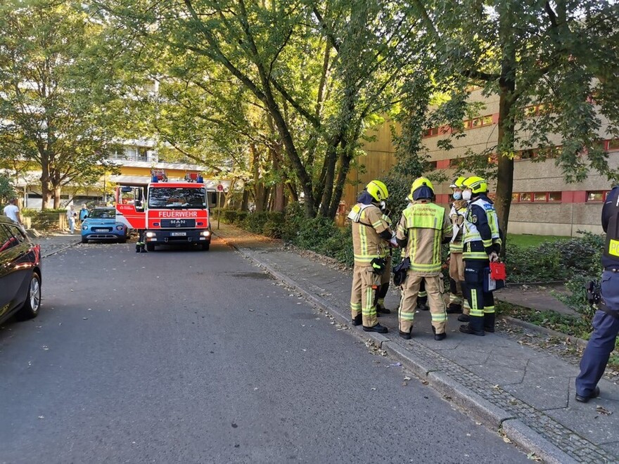 Einsatzbesprechung vor dem Objekt