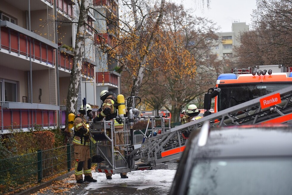 DLK Korb mit Einsatzkräften