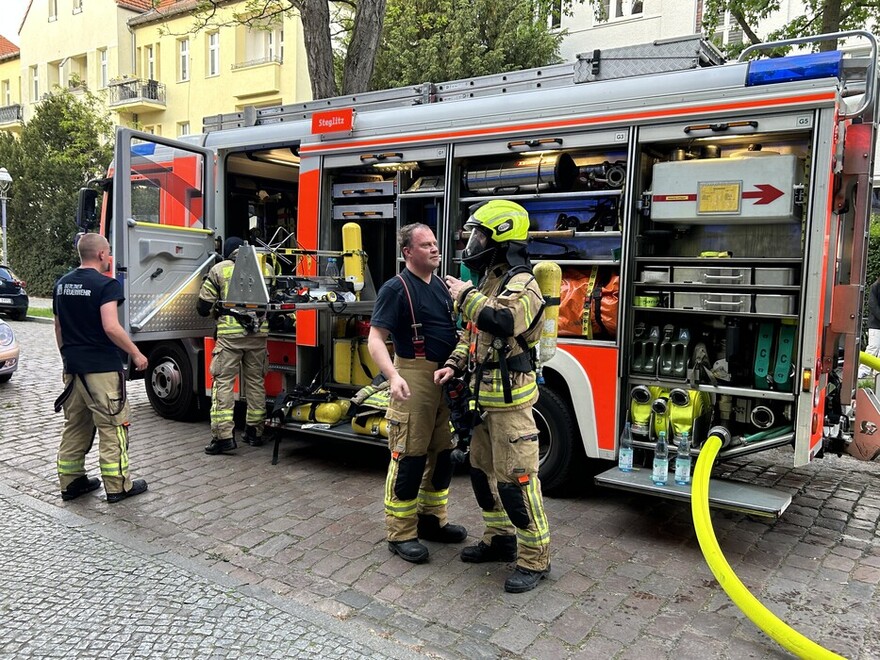 Einsatzkräfte nach dem Einsatz