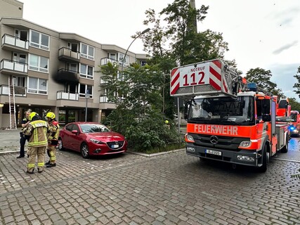 DLK vor dem Seniorenwohnhaus