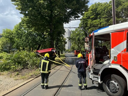 Rüstwagen an der Einsatzstelle in Lichtenberg Rüstwagen an der Einsatzstelle in Lichtenberg