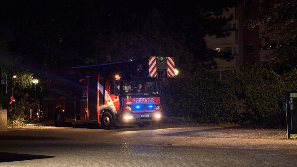 Drehleiter an der Einsatzstelle