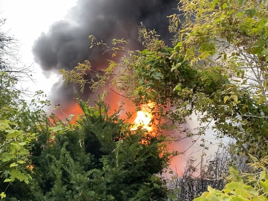 Gartenlaube im Vollbrand