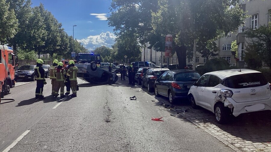 Einsatzkräfte in Beratung an der Einsatzstelle