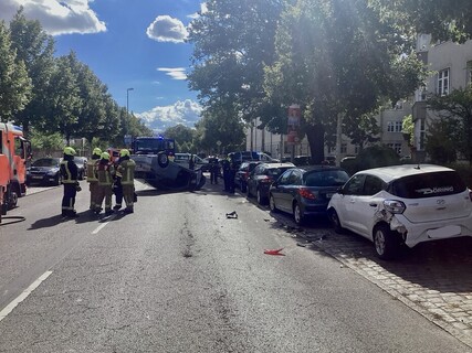Einsatzkräfte in Beratung an der Einsatzstelle