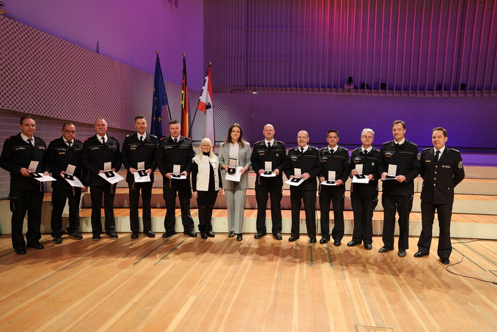 Geehrte Kräfte der Berliner Feuerwehr.