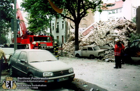 Einstzstelle mit Feuerwehrkran