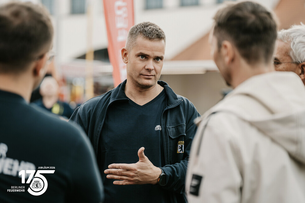Persönliche Gespräche und fachlicher Austausch prägten den Messeauftritt der Berliner Feuerwehr.