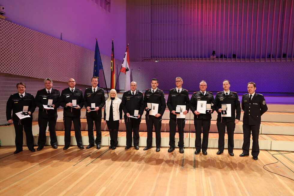 Geehrte Kräfte der Berliner Feuerwehr.