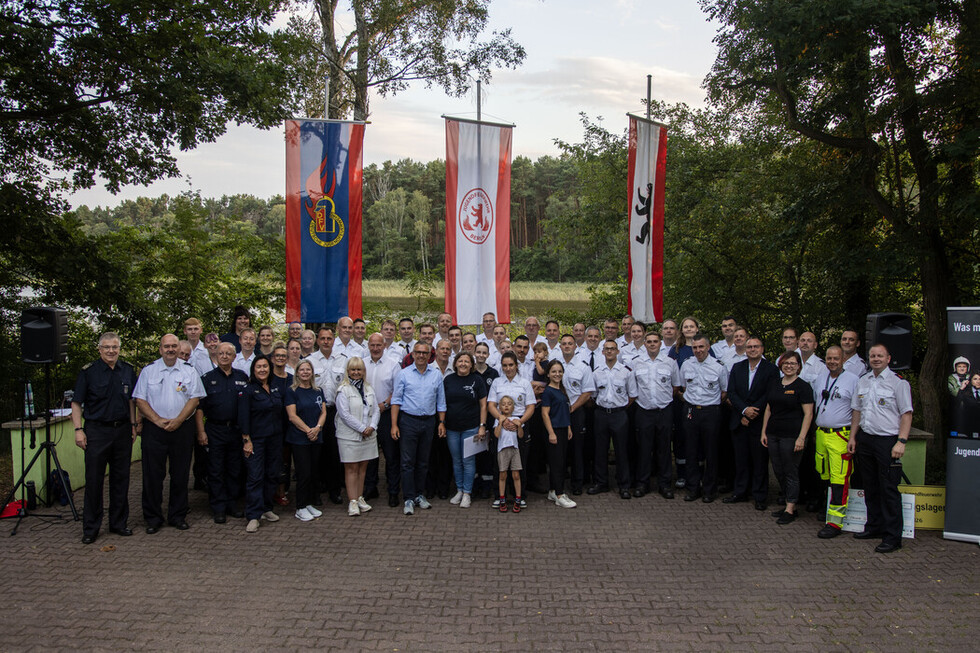 Gruppenfoto zur Eröffnung des Schulungslagers 2026 im KiEZ Frauensee.