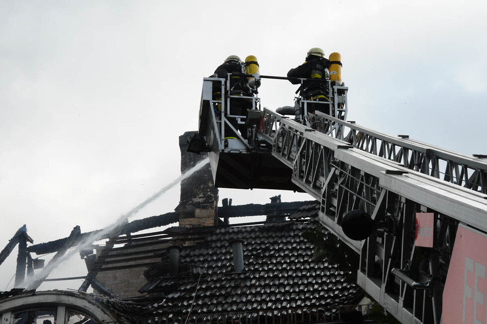 Löscharbeiten über DLK