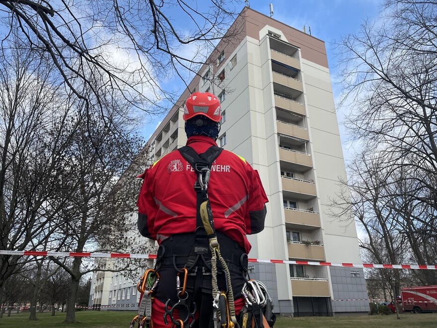 Höhenretter entfernen lose Fassadenteile