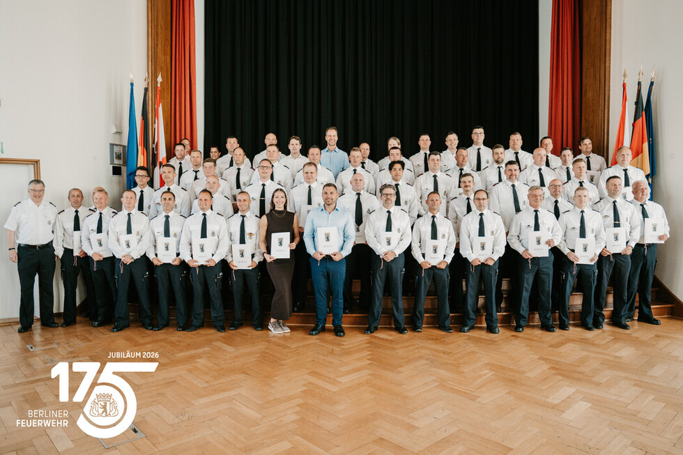 Gemeinsames Gruppenfoto der beförderten bzw. ernannten Kolleginnen und Kollegen