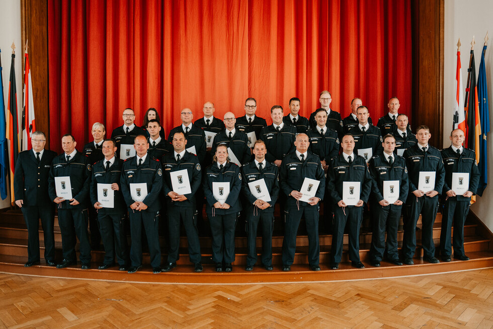 Gruppenbild der beförderten Dienstkräfte