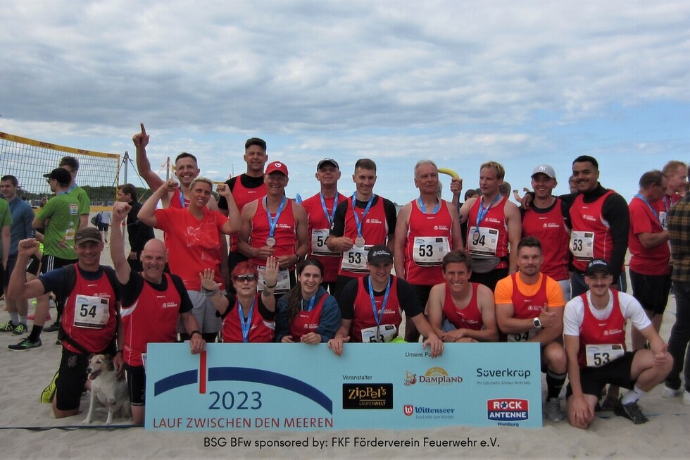 Gruppenbild beider Staffeln