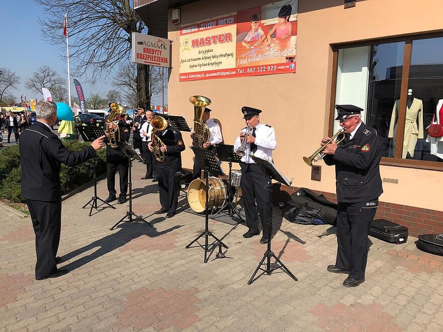 Als besonderer Gruß aus Berlin hat das Feuerwehrorchester beim Debno Marathon aufgespielt und wurde mit viel Beifall bedacht