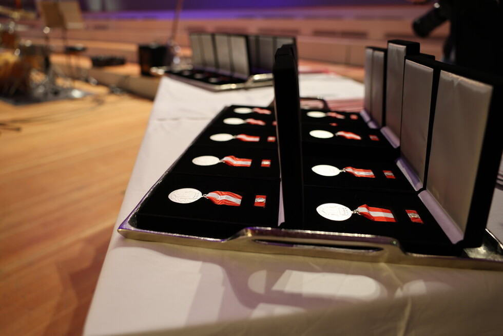 Ehrenzeichen für besondere Leistungen im Dienst.