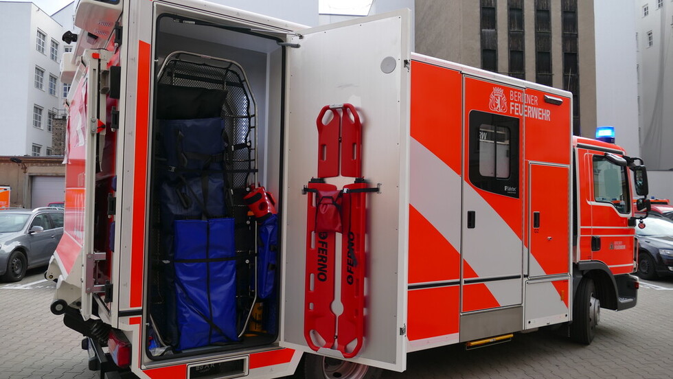 Besonders für schwere Patienten werden große Rettungsgeräte benötigt. Diese finden in den Außenfächern Platz.
