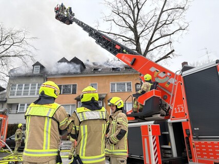 Einsatzleitung vor der Einsatzstelle
