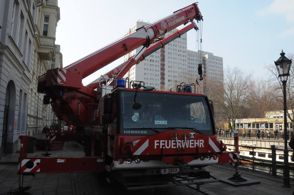 Feuerwehrkran in Bereitschaft