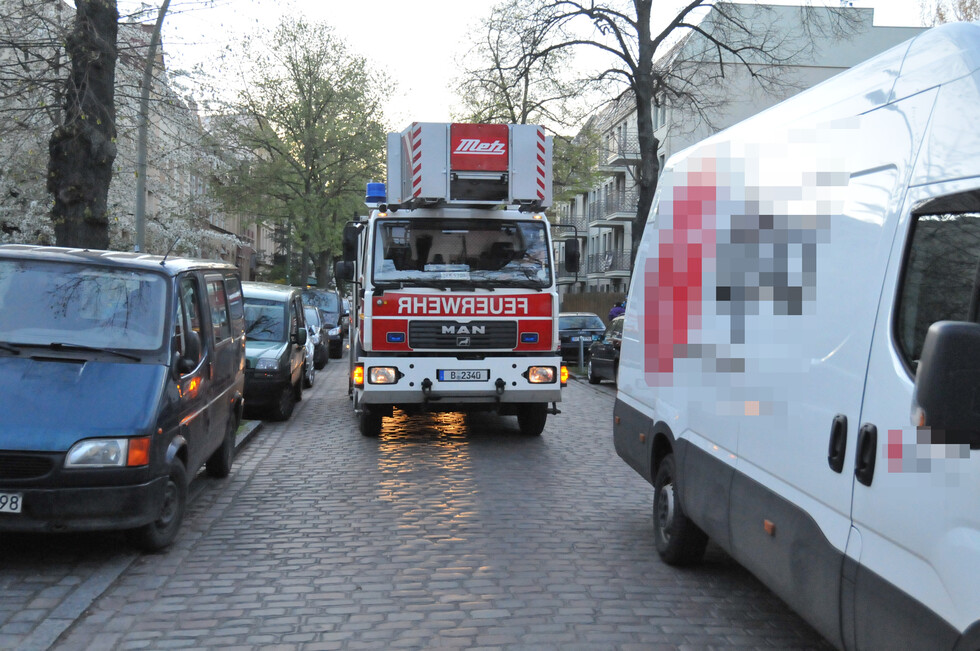 In zweiter Spur geparkt, Einsatzfahrzeug blockiert