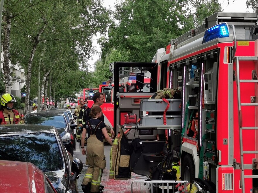 Einsatzkräfte am LHF