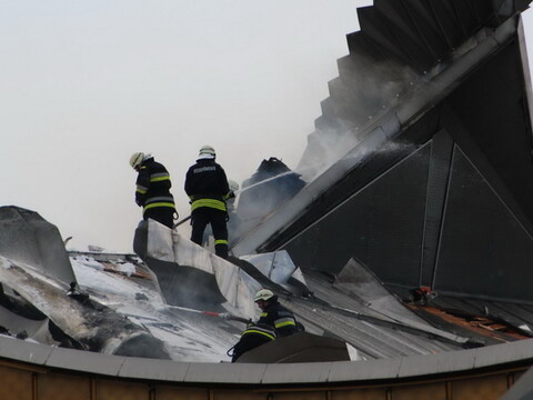 Brandbekämpfung auf dem Dach