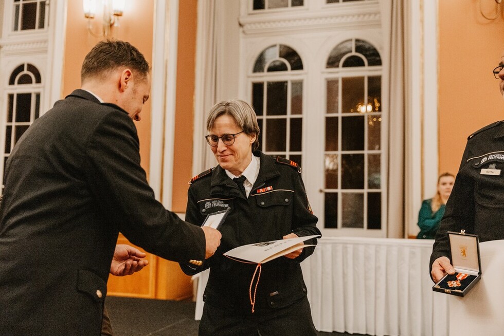 Verleihung des goldenen Feuerwehr- und Katastrophenschutz-Ehrenzeichens