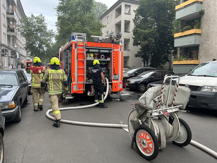 Einsatzkräfte am LHF