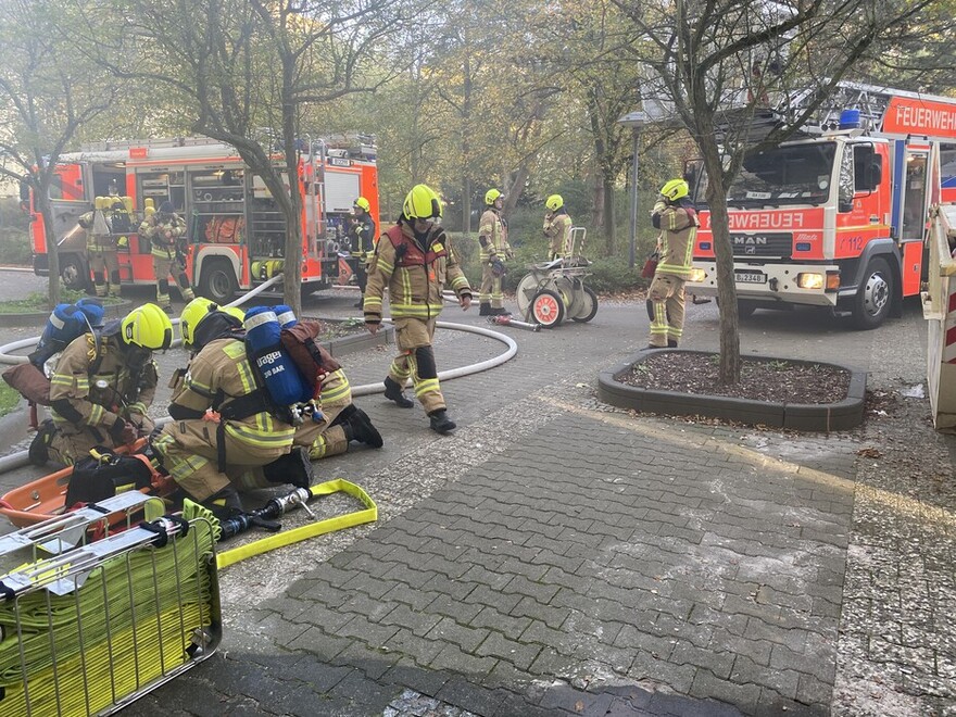 Einsatzkräfte bei der Arbeit