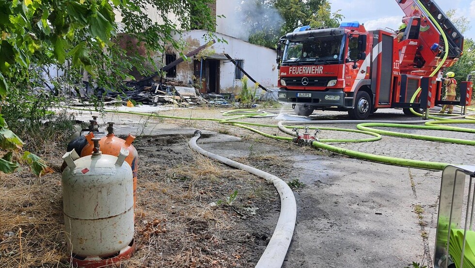 Mehrere Druckgasbehälter wurden in Sicherheit gebracht